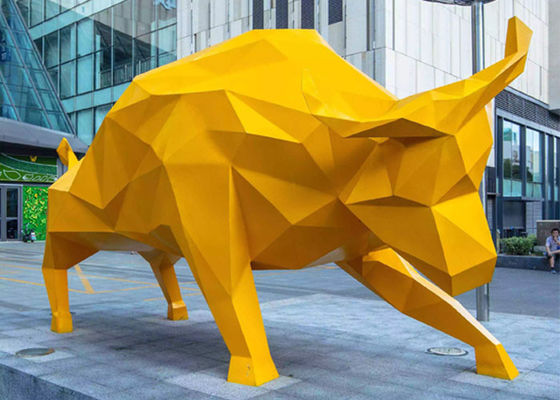 Un buen precio. Decoración pública pintada de tamaño natural de lanzamiento de la escultura al aire libre de la fibra de vidrio de Bull en línea