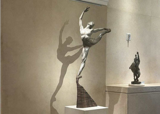 Un buen precio. Escultura de la bailarina de bronce decorativa exterior e interior en línea