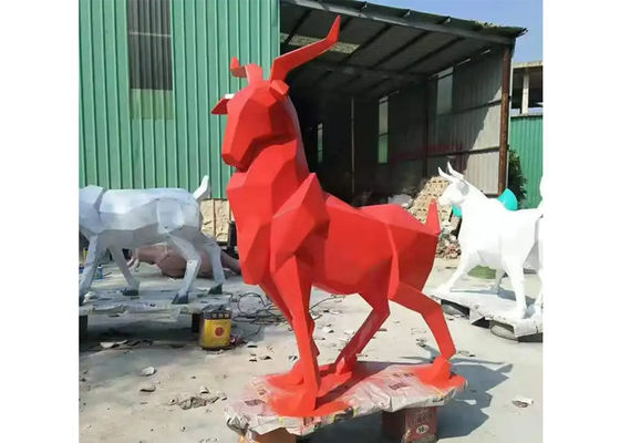 Un buen precio. Arte público moderno El venado animal Escultura al aire libre de fibra de vidrio Tamaño real en línea