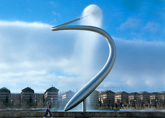 Un buen precio. El agua abstracta del metal ofrece las fuentes, fuente de la charca del acero inoxidable para la plaza en línea