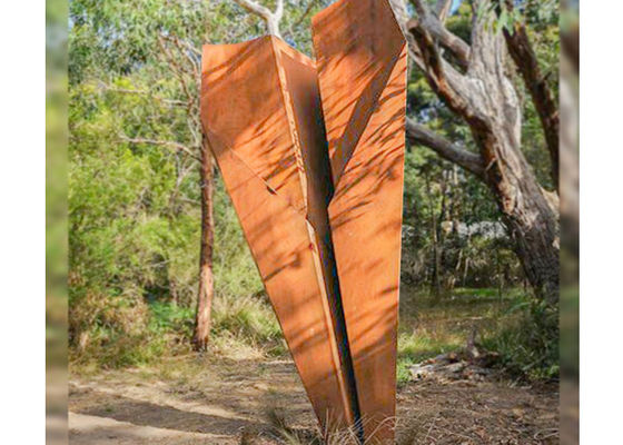 Un buen precio. Tamaño personalizado Arte de metal oxidado Jardín Corten Origami de acero Escultura de avión plegada en línea