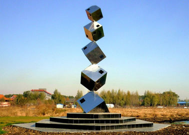 Un buen precio. El jardín grande pulido esculpe el metal, esculturas del arte del acero inoxidable de la torre del cubo en línea