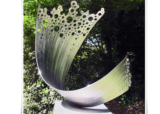Un buen precio. La forma de onda del arte esculpe tamaño modificado para requisitos particulares escultura de las flores del jardín del metal en línea