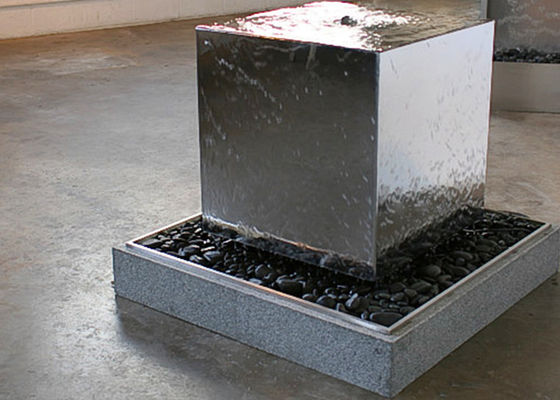 Un buen precio. El agua de la piscina del rectángulo ofrece características al aire libre del agua del acero inoxidable en línea