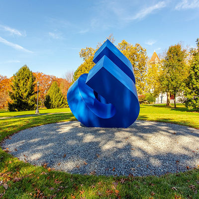 Un buen precio. Punto focal de escultura metálica abstracta pintada de azul para patios, espacios comerciales y públicos en línea