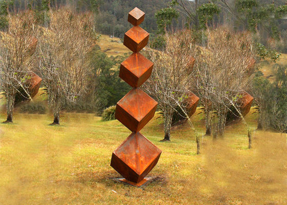 Un buen precio. El jardín grande del metal de la forma del cubo de la decoración esculpe el final oxidado de acero de Corten en línea