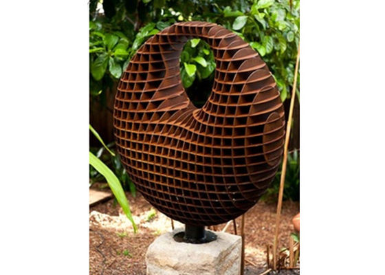 Un buen precio. Escultura de acero de Corten de la decoración del panal, esculturas aherrumbradas del jardín del metal en línea
