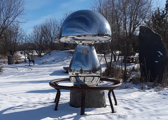Un buen precio. La escultura al aire libre del metal de la ciudad contemporánea pulió los materiales del acero inoxidable en línea