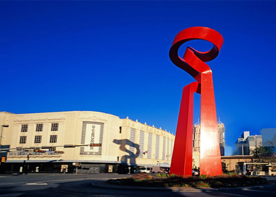 Un buen precio. Superficie roja al aire libre del acero inoxidable de la escultura del metal de la decoración comercial del edificio acabada en línea