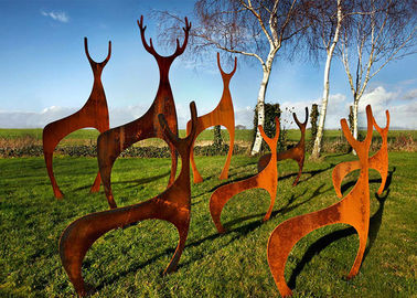 Un buen precio. Escultura de encargo de los ciervos de la decoración del jardín de la escultura de la corriente principal hecha del acero de Corten en línea