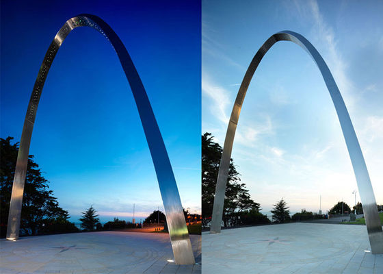 Un buen precio. Escultura al aire libre moderna del arco de la escultura del acero inoxidable para la decoración urbana en línea