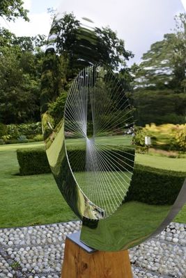Un buen precio. Escultura al aire libre redonda contemporánea pulida espejo del arte del metal para el jardín en línea