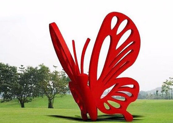Un buen precio. El jardín del acero inoxidable del arte contemporáneo esculpe la mariposa roja grande en línea