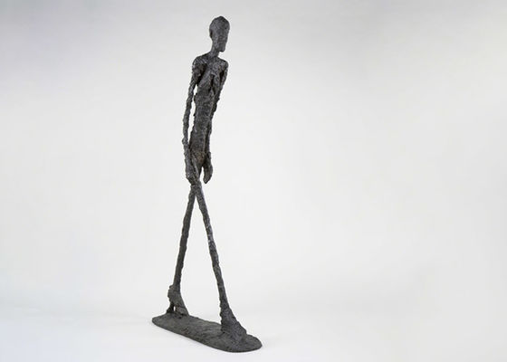 Un buen precio. El arte de tamaño natural de la yarda esculpe la escultura de bronce del hombre del trabajo que camina moderno de Giacometti en línea