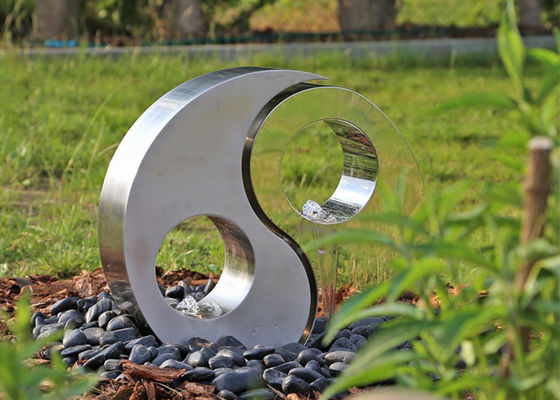 Un buen precio. Escultura del acero inoxidable del jardín pulida y estatuas del arte moderno de Matt Yin Yang en línea