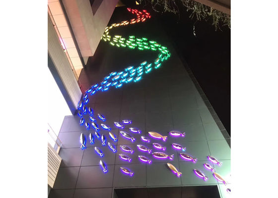 Un buen precio. Escultura de iluminación de acero inoxidable decorativa al aire libre de los pescados del metal en línea