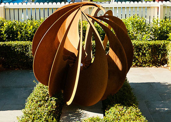 Un buen precio. Escultura al aire libre de Rusty Corten Steel Garden Ball en línea