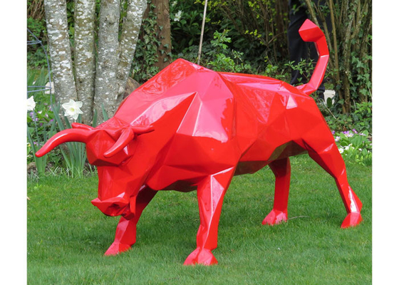 Un buen precio. Diseño de tamaño natural 3D de la escultura al aire libre animal de la fibra de vidrio de Red Bull para la decoración en línea