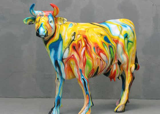 Un buen precio. Estallido al aire libre Art Fiberglass Cow Statue de la escultura de la fibra de vidrio del animal moderno del metal en línea