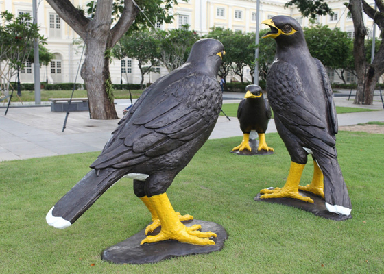 Un buen precio. Fibra de vidrio animal pintada grande Eagle Sculpture Public Decoration del jardín del pájaro en línea