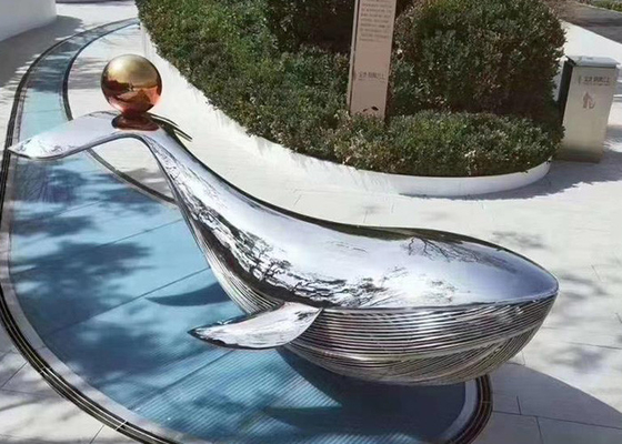 Un buen precio. Arte al aire libre moderno escultura de acero inoxidable ballena arte callejero público pulido en línea