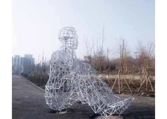 Un buen precio. La figura humana blanco de acero inoxidable del metal al aire libre del jardín de la escultura pintó en línea