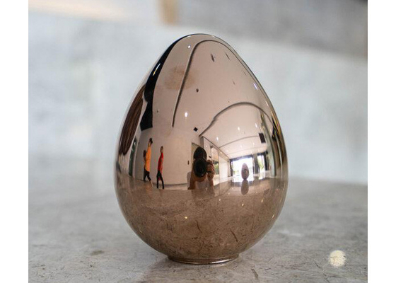Un buen precio. La mano de encargo del tamaño forjó el espejo oval de acero inoxidable de la escultura del huevo pulido en línea