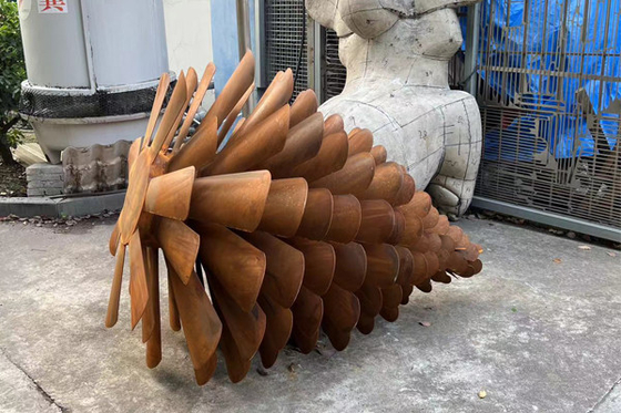 Un buen precio. Arte de jardín Ornamentos al aire libre Acero corten Escultura de cono de pino oxidado en línea