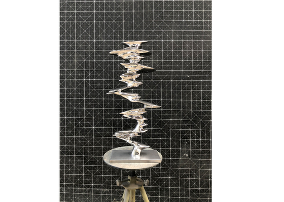 Un buen precio. Esculptura de acero inoxidable de columna trenzada de espejo pulido para jardín o decoración del hogar en línea