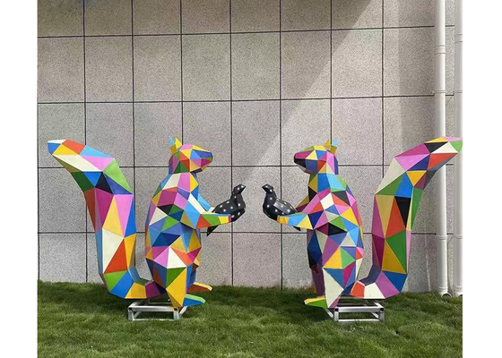 Decoración de jardín contemporáneo Escultura de ardilla de acero inoxidable de colores