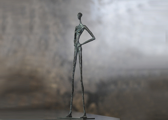 Un buen precio. Estatua de bronce de maniquí femenino contemporáneo para decoración pública al aire libre en línea