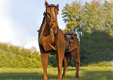 Un buen precio. Acabamiento oxidado de tamaño natural de la escultura del caballo del metal/de la escultura del jardín del caballo del metal en línea