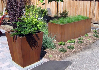 Un buen precio. Plantadores de acero aherrumbrados de alta resistencia, técnica rectangular de la forja del plantador del metal en línea