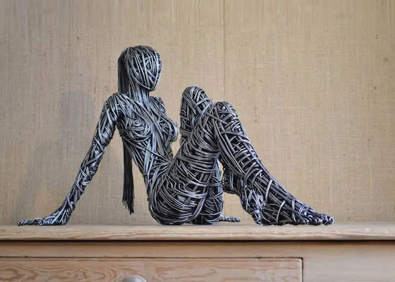 Un buen precio. Decoración de exteriores moderna Escultura de baile de alambre de acero inoxidable en línea