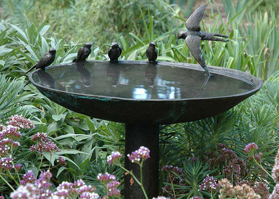 Estatua de cuenco de baño de pájaro de tamaño natural Escultura al aire libre