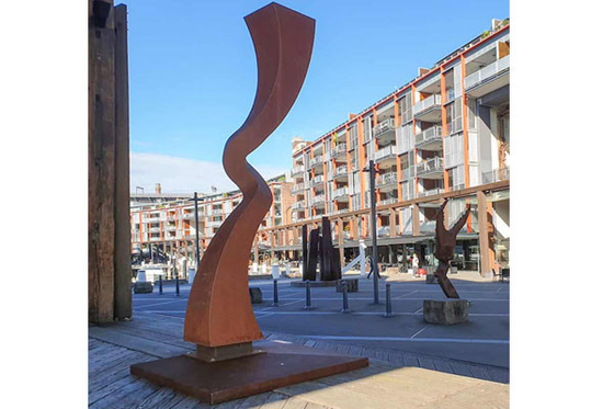 Escultura contemporánea de acero corten de jardín hecha a mano