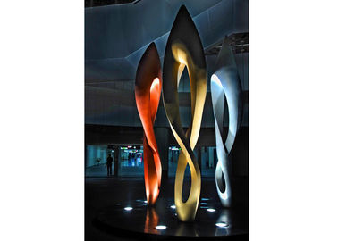 Un buen precio. Escultura pintada del acero inoxidable del número ocho para la decoración al aire libre moderna en línea
