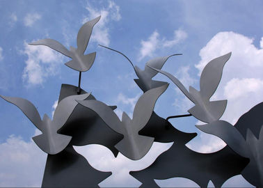 Un buen precio. El pájaro que vuela la yarda del extracto del acero inoxidable esculpe los ornamentos contemporáneos del jardín del metal en línea