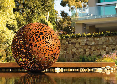 Un buen precio. Escultura hueco tallada acero delicado de la bola de Corten para la decoración del jardín en línea