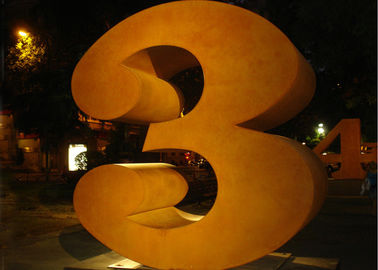 Un buen precio. Escultura de acero de Corten del número tres del metal para la decoración al aire libre del arte en línea