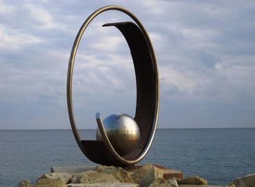 Un buen precio. Escultura al aire libre geométrica moderna del metal del acero inoxidable para la decoración grande del jardín en línea