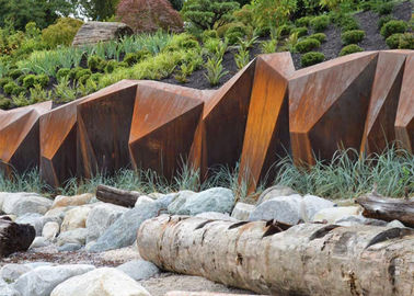 Un buen precio. Escultura de acero modificada para requisitos particulares del jardín de Corten del tamaño, decoración al aire libre del arte del jardín del metal en línea