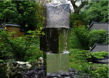 Un buen precio. La característica del agua del acero inoxidable de tres tubos esculpe estilo occidental moderno en línea
