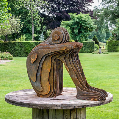 Modern Life Size Jardín Arte metálico Abstracto Escultura de figuras humanas en acero corten Estilo Artesanía moderna de metal