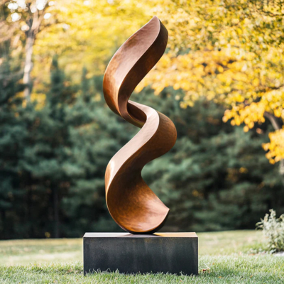 Escultura etérea de bronce contemporáneo de 2,5 mm de grosor y 150 cm de altura para decoración de jardín en espacios interiores y exteriores