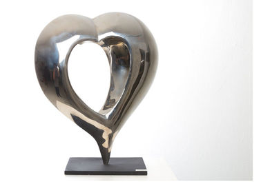 Un buen precio. Escultura pulida forma del acero inoxidable del corazón para la decoración interior ST078 en línea