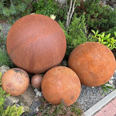 Un buen precio. Escultura artística para paisajismo de jardín al aire libre en acero corten de bola de acero resistente a la intemperie en línea