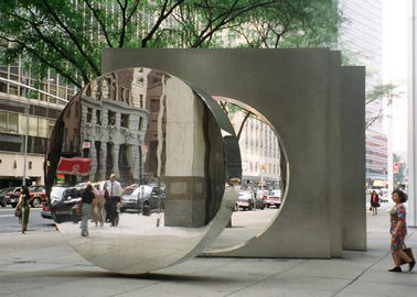 Un buen precio. Escultura al aire libre del disco del acero inoxidable del espejo moderno para la decoración de la calle en línea