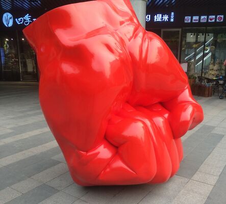 Esculptura de puño de fibra de vidrio decorativa a medida Esculptura de tamaño natural Estatua de metal Fabricante/Fábrica