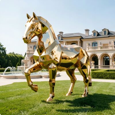Un buen precio. Escultura de caballo geométrico de lujo en oro, tamaño real, escultura moderna de acero inoxidable para decoración de jardín de villa y vestíbulo de hotel en línea